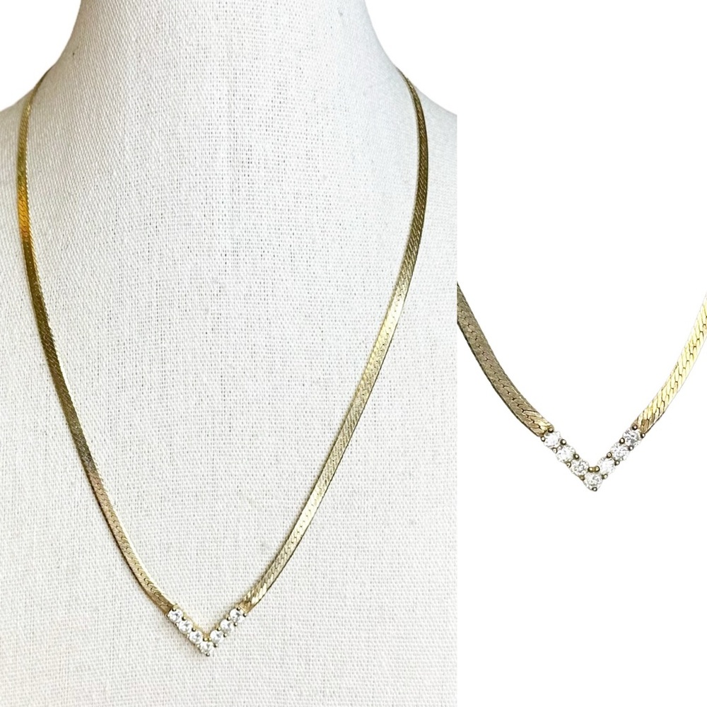 Vintage 80s V Shape Glass Prong Set Stones Herringbone Chain Necklace
